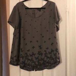 Blouse with butterflied